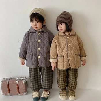 VROČE PRODAJE Baby Fantje in dekleta zimski plašč Otrok oblazinjeni bombaž parka 2-7 let korejski lutka ovratnik prešite + lamb žametni plašč