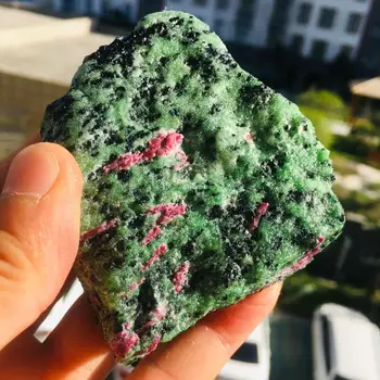 1pcs Naravno rdeča in zelena mineralnih surovin kamen vzorcev