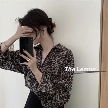 Leopard shirt nastavite žensk jeseni leta 2020 novo ohlapno vrata design občutek majica miniskirt dva-delni set