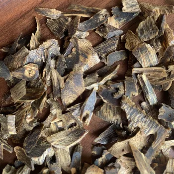 3.8 g verodostojno Kitajski Zeleni kyara oudh lesa rezine Gojijo kinam kadila Bogato olje naravnih aromatičnih dišav kitajska
