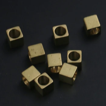 6 * 6 * 6 geometrijske kvadratnih medenina big hole stereoskopski kvadratnih obesek se uporabljajo za izdelavo zapestnice, obeski, nakit dodatki