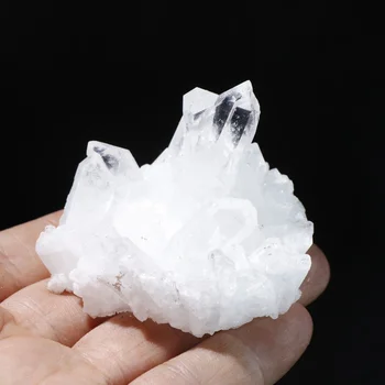 Približno 70 g Naravno in lepo quartz crystal grozdov zdravilne točke
