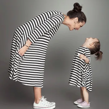 2020 Pomlad Jesen Novo Črno In Belo Črtasto Starš-otrok Obleko Dekle z Dolgimi rokavi Priložnostne Obleko Mati Otroka Outwear Oblačila