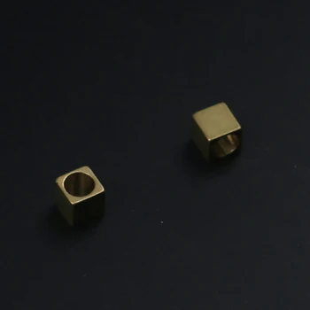 6 * 6 * 6 geometrijske kvadratnih medenina big hole stereoskopski kvadratnih obesek se uporabljajo za izdelavo zapestnice, obeski, nakit dodatki